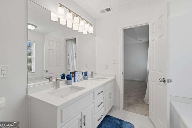 420 Stoneview Drive, Hoschton, GA 30548