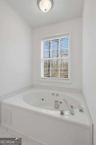 420 Stoneview Drive, Hoschton, GA 30548