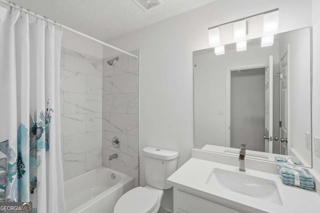 420 Stoneview Drive, Hoschton, GA 30548