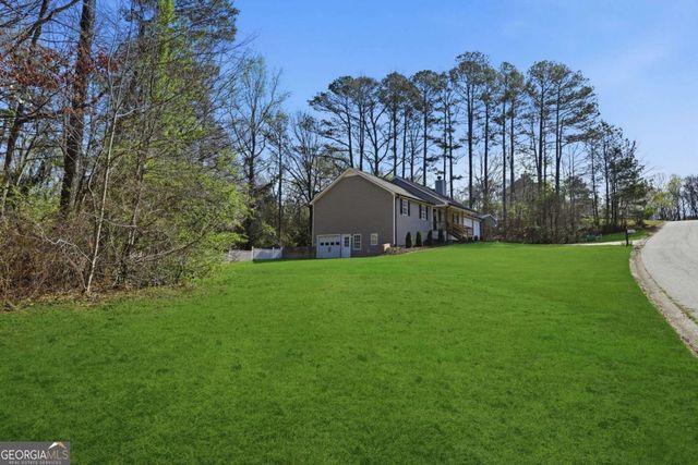 420 Stoneview Drive, Hoschton, GA 30548