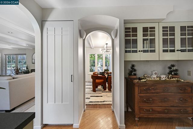 4 Burnt Oak Cir, Lafayette, CA 94549