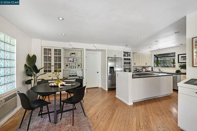 4 Burnt Oak Cir, Lafayette, CA 94549