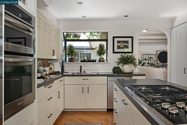 4 Burnt Oak Cir, Lafayette, CA 94549