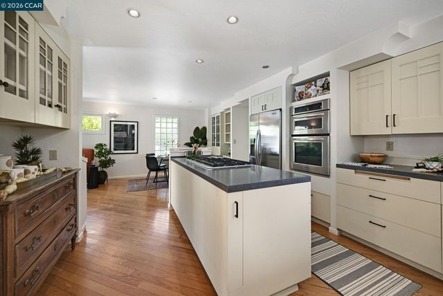 4 Burnt Oak Cir, Lafayette, CA 94549