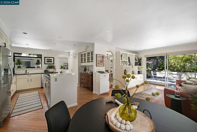 4 Burnt Oak Cir, Lafayette, CA 94549