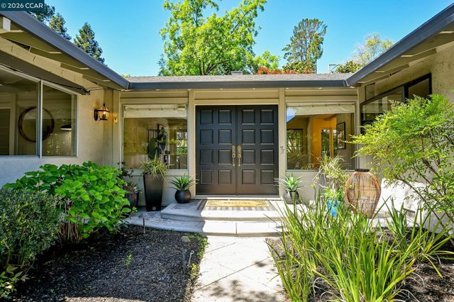 4 Burnt Oak Cir, Lafayette, CA 94549