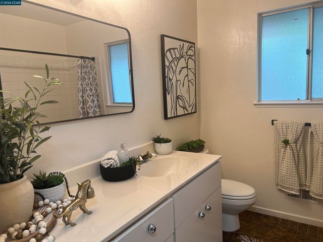 4 Burnt Oak Cir, Lafayette, CA 94549
