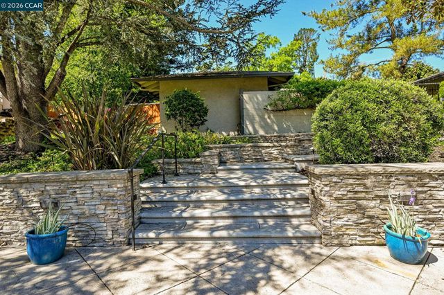 4 Burnt Oak Cir, Lafayette, CA 94549
