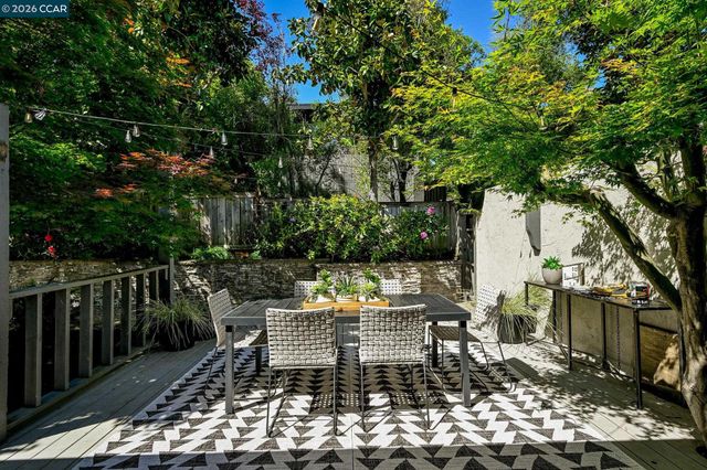 4 Burnt Oak Cir, Lafayette, CA 94549