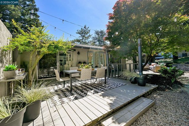 4 Burnt Oak Cir, Lafayette, CA 94549