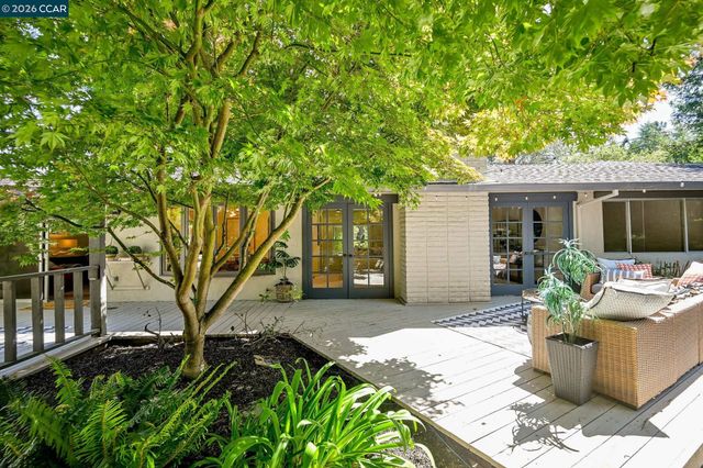 4 Burnt Oak Cir, Lafayette, CA 94549