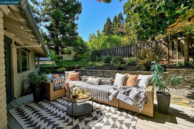 4 Burnt Oak Cir, Lafayette, CA 94549