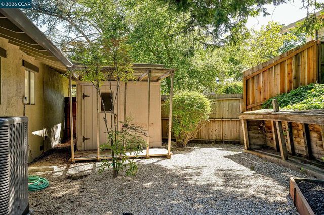 4 Burnt Oak Cir, Lafayette, CA 94549