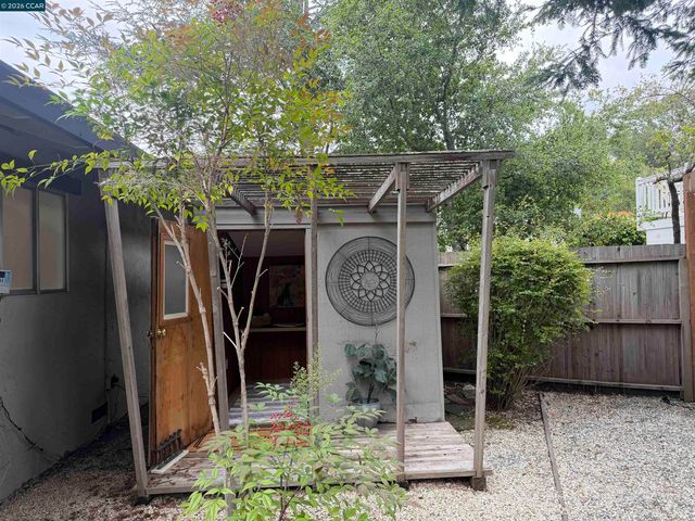 4 Burnt Oak Cir, Lafayette, CA 94549