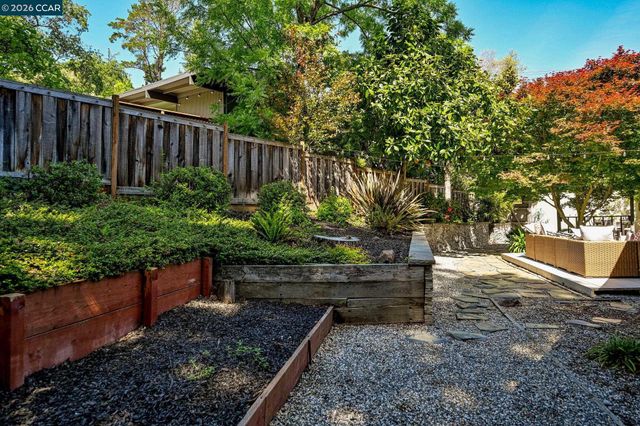 4 Burnt Oak Cir, Lafayette, CA 94549