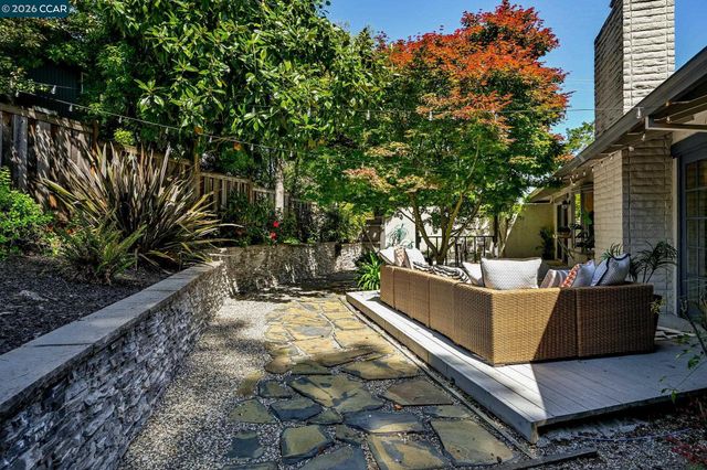 4 Burnt Oak Cir, Lafayette, CA 94549