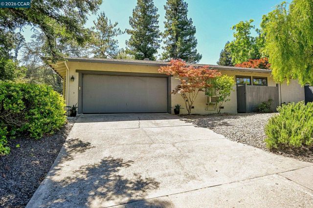 4 Burnt Oak Cir, Lafayette, CA 94549