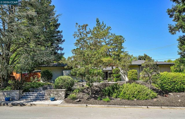 4 Burnt Oak Cir, Lafayette, CA 94549