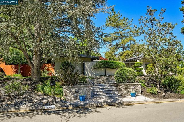 4 Burnt Oak Cir, Lafayette, CA 94549