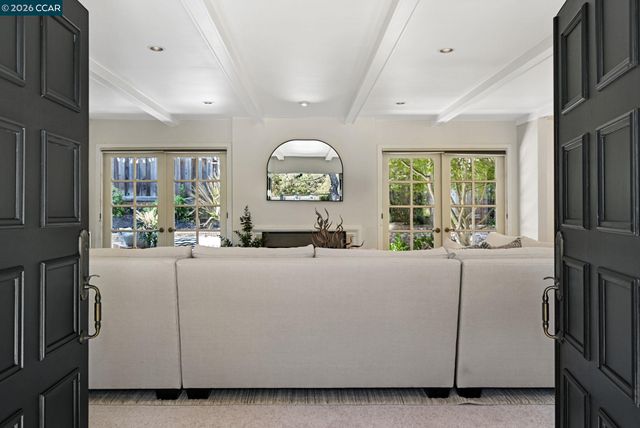 4 Burnt Oak Cir, Lafayette, CA 94549