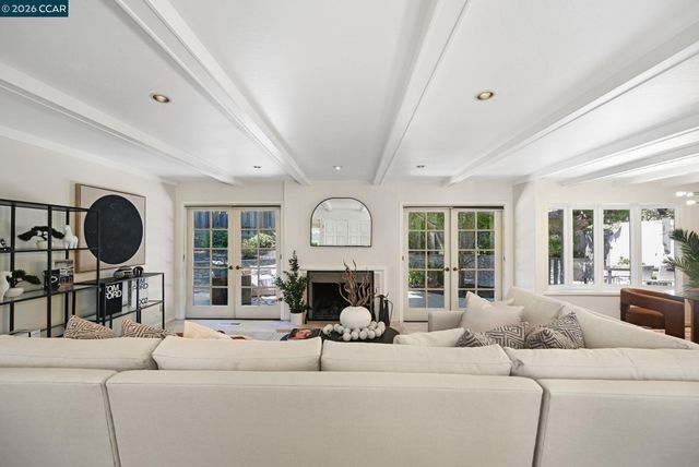 4 Burnt Oak Cir, Lafayette, CA 94549