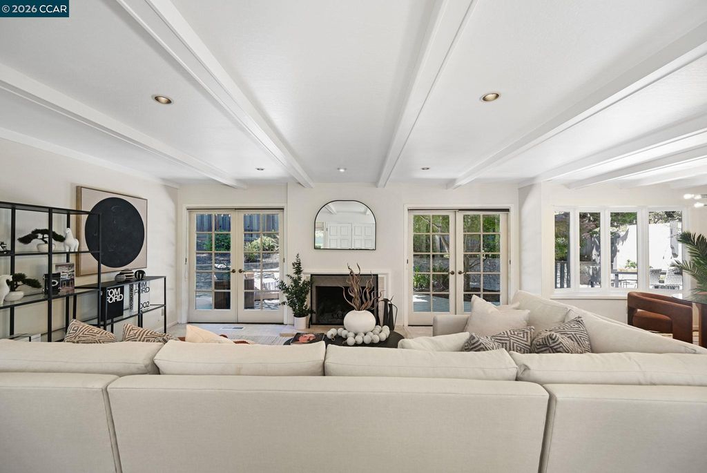 4 Burnt Oak Cir, Lafayette, CA 94549