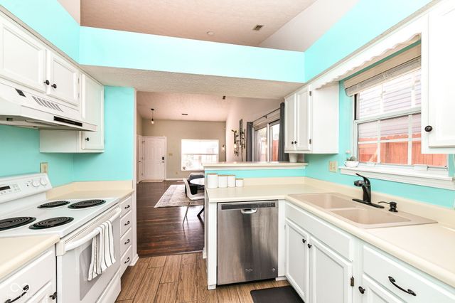 9691 Roxbury Drive, Fishers, IN 46038