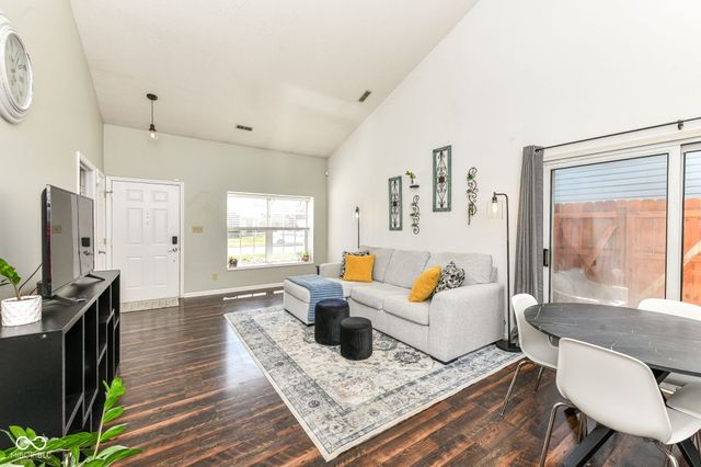 9691 Roxbury Drive, Fishers, IN 46038
