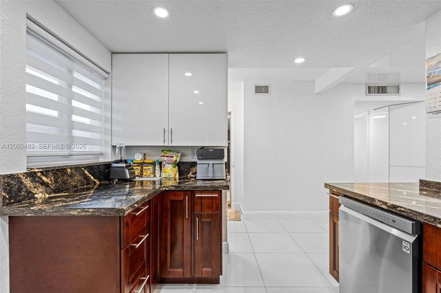 301 NE 14th Ave 207, Hallandale Beach, FL 33009