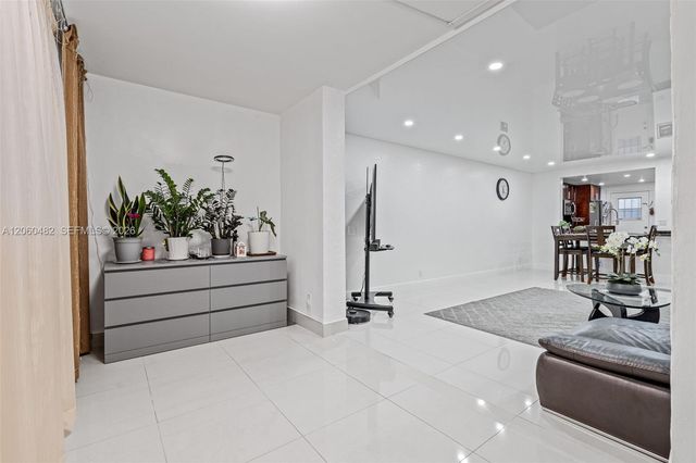 301 NE 14th Ave 207, Hallandale Beach, FL 33009