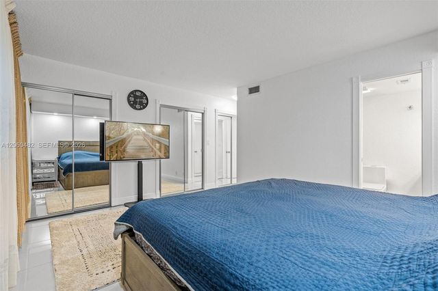 301 NE 14th Ave 207, Hallandale Beach, FL 33009