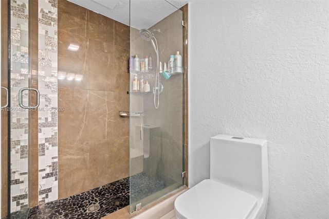301 NE 14th Ave 207, Hallandale Beach, FL 33009