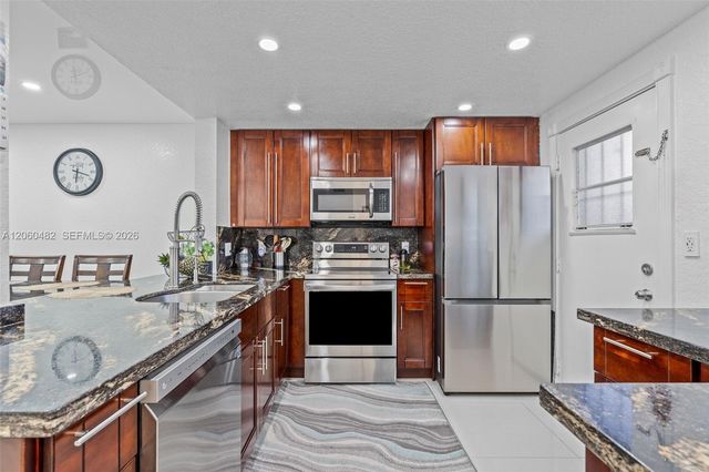 301 NE 14th Ave 207, Hallandale Beach, FL 33009