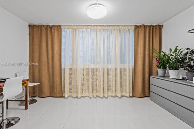 301 NE 14th Ave 207, Hallandale Beach, FL 33009