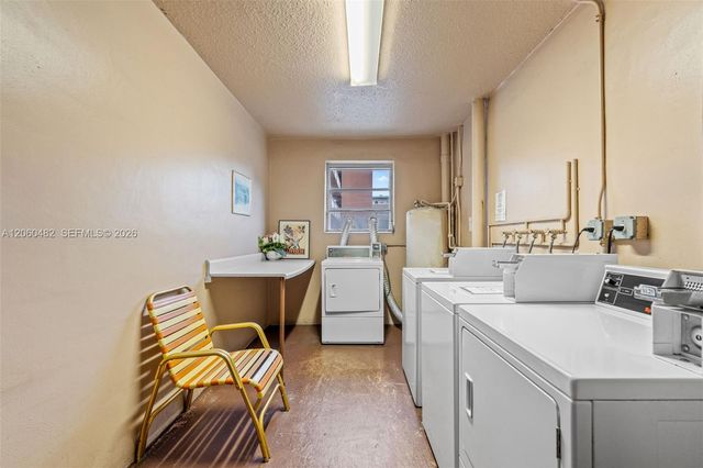 301 NE 14th Ave 207, Hallandale Beach, FL 33009