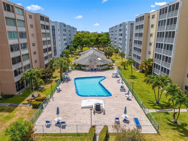 301 NE 14th Ave 207, Hallandale Beach, FL 33009