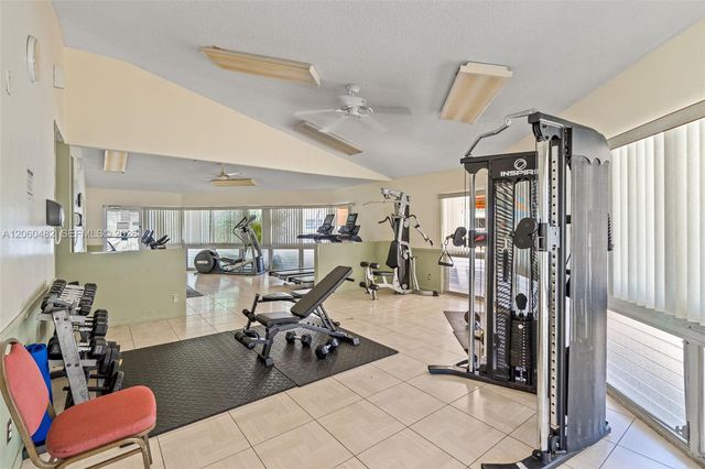 301 NE 14th Ave 207, Hallandale Beach, FL 33009