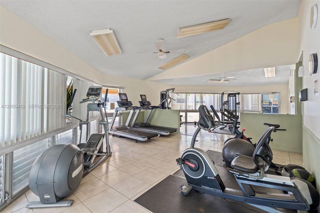 301 NE 14th Ave 207, Hallandale Beach, FL 33009