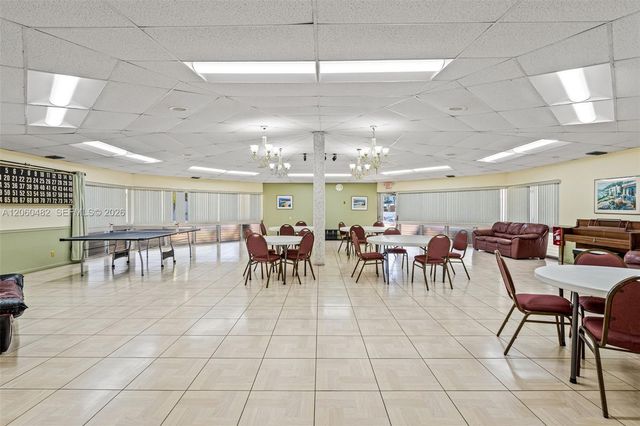 301 NE 14th Ave 207, Hallandale Beach, FL 33009