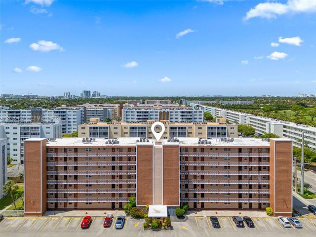 301 NE 14th Ave 207, Hallandale Beach, FL 33009