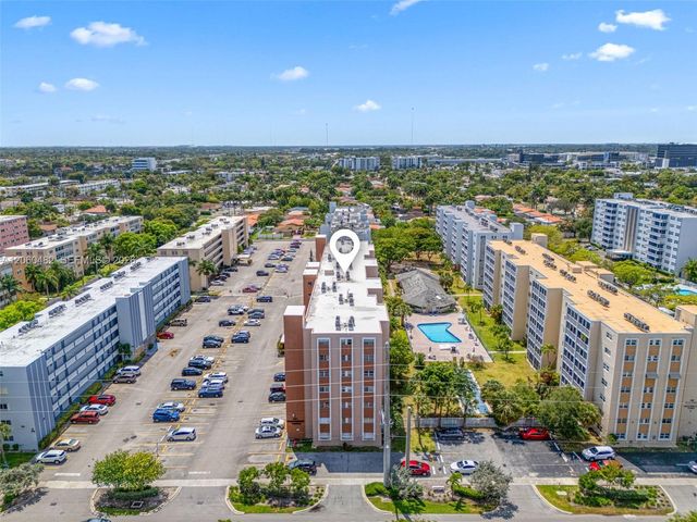 301 NE 14th Ave 207, Hallandale Beach, FL 33009