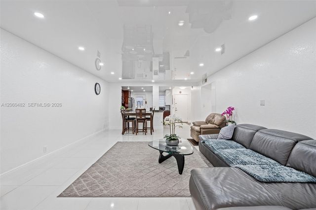 301 NE 14th Ave 207, Hallandale Beach, FL 33009