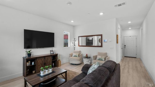 6083 Oak Leaf Pl, Rohnert Park, CA 94928