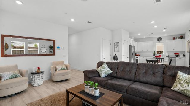 6083 Oak Leaf Pl, Rohnert Park, CA 94928