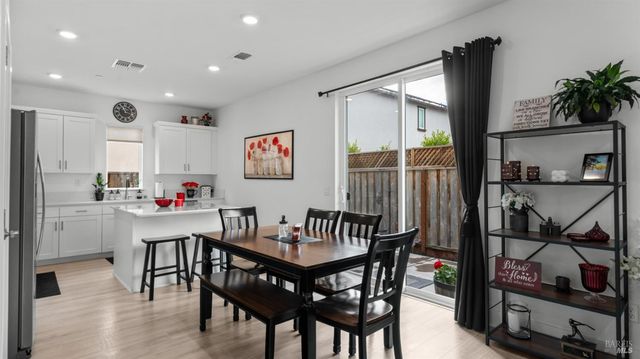 6083 Oak Leaf Pl, Rohnert Park, CA 94928