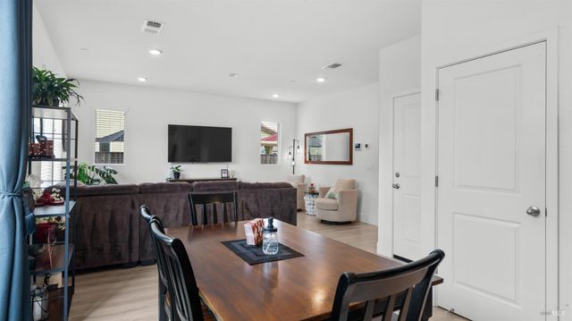 6083 Oak Leaf Pl, Rohnert Park, CA 94928