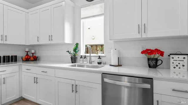 6083 Oak Leaf Pl, Rohnert Park, CA 94928