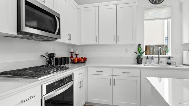 6083 Oak Leaf Pl, Rohnert Park, CA 94928