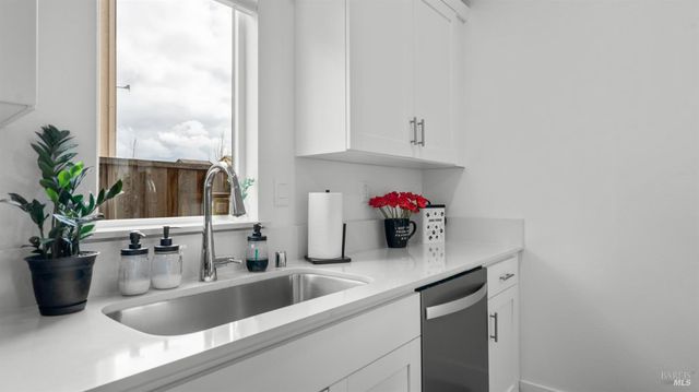 6083 Oak Leaf Pl, Rohnert Park, CA 94928