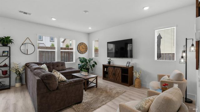 6083 Oak Leaf Pl, Rohnert Park, CA 94928